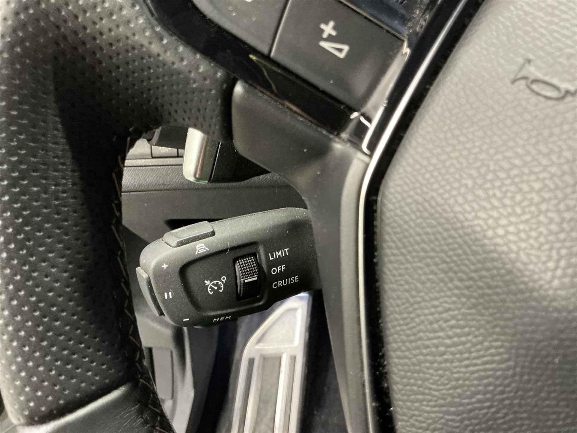 Peugeot 3008 1.2 PureTech GT AUT Navi Camera ACC Electrische klep 48193972-13.jpg | Dealer Car Trade B.V.