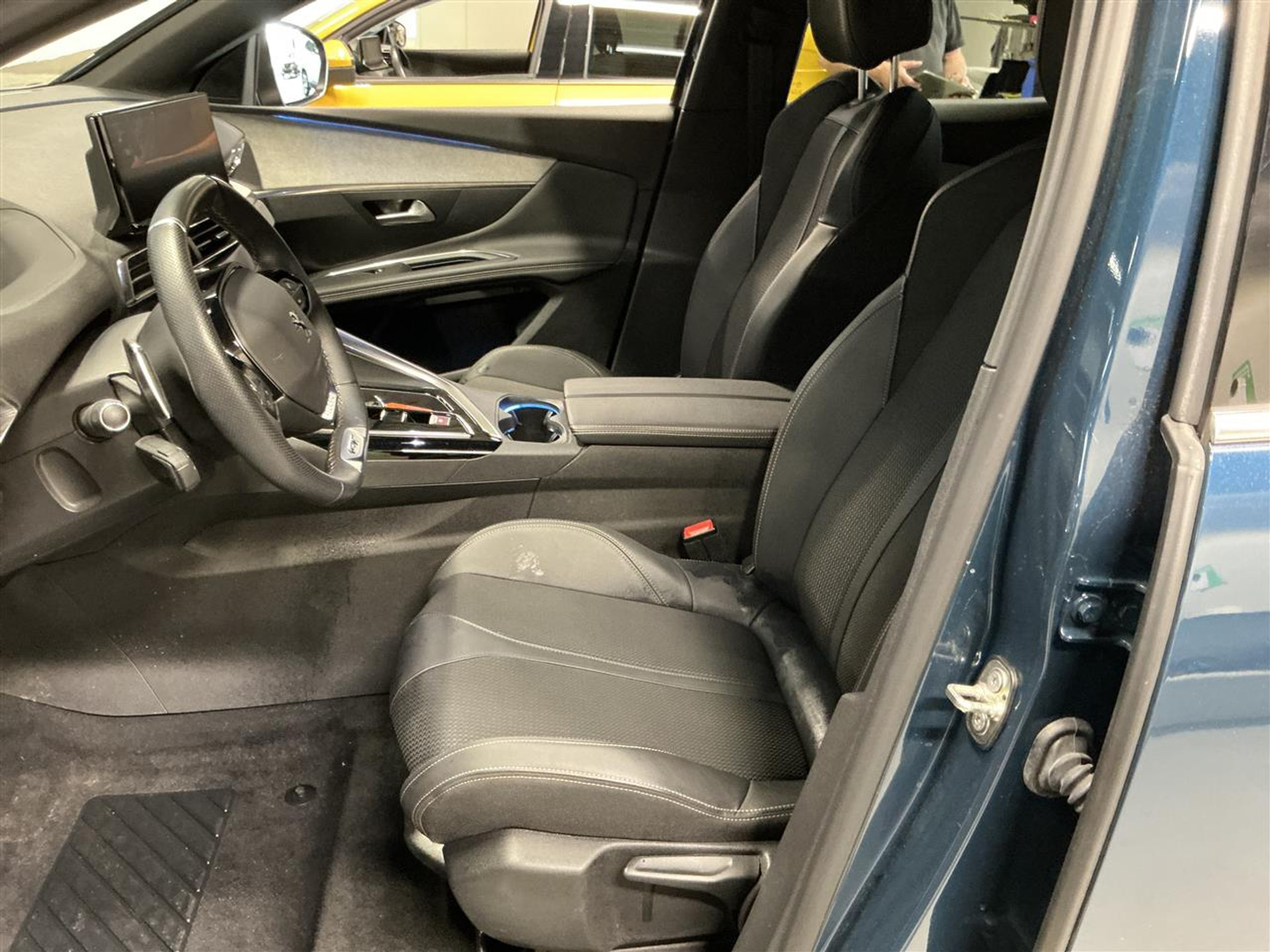 Peugeot 3008 1.2 PureTech GT AUT Navi Camera ACC Electrische klep 48193972-3.jpg | Dealer Car Trade B.V.