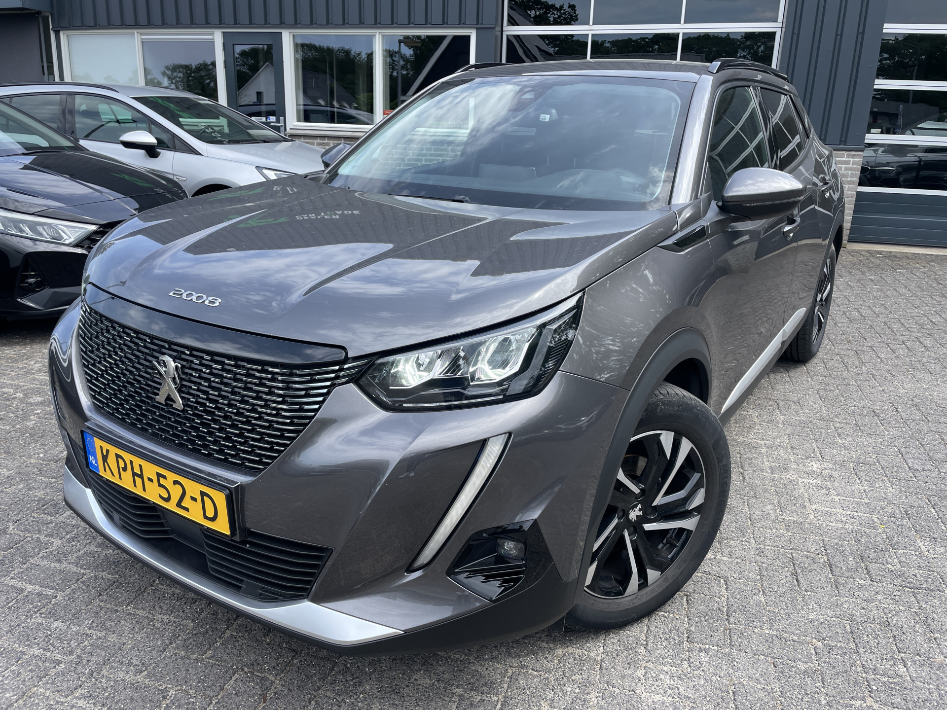 Peugeot 2008 1.2 PureTech 130 pk Allure Led Climate AppConnect Camera Keyless Trekhaak 54458852-0.jpg | Dealer Car Trade B.V.