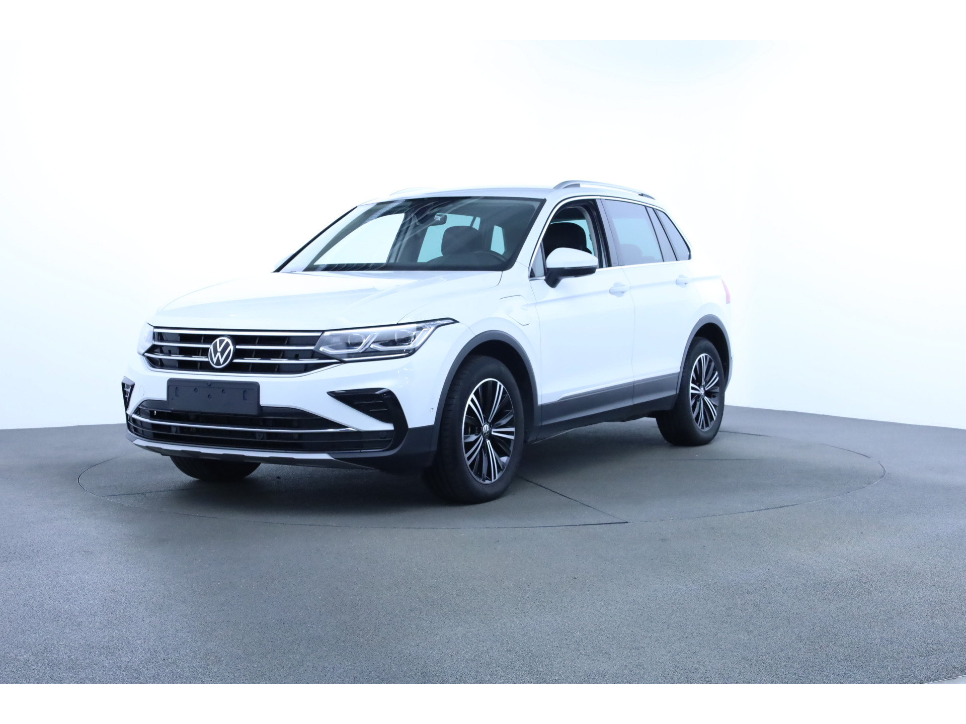 Volkswagen Tiguan 1.4 TSI AUT eHybrid Elegance Led Nav AppConnect Camera Winterpakket ACC Trekhaak 56828218-0.jpg | Dealer Car Trade B.V.